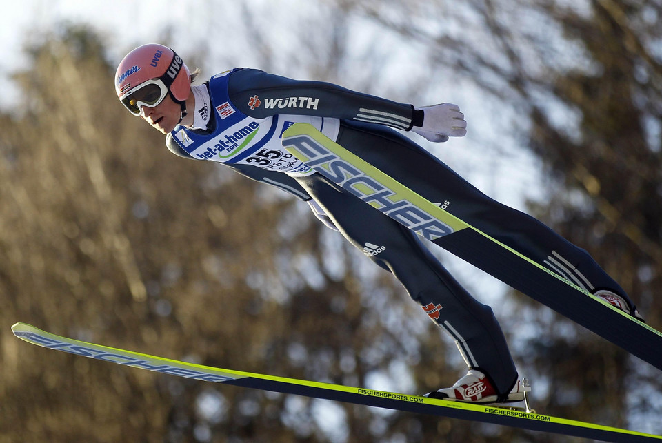 Germany, OBERSTDORF, 2011-02-05T150608Z_01_DOM05_RTRIDSP_3_SKI-JUMPING.jpg