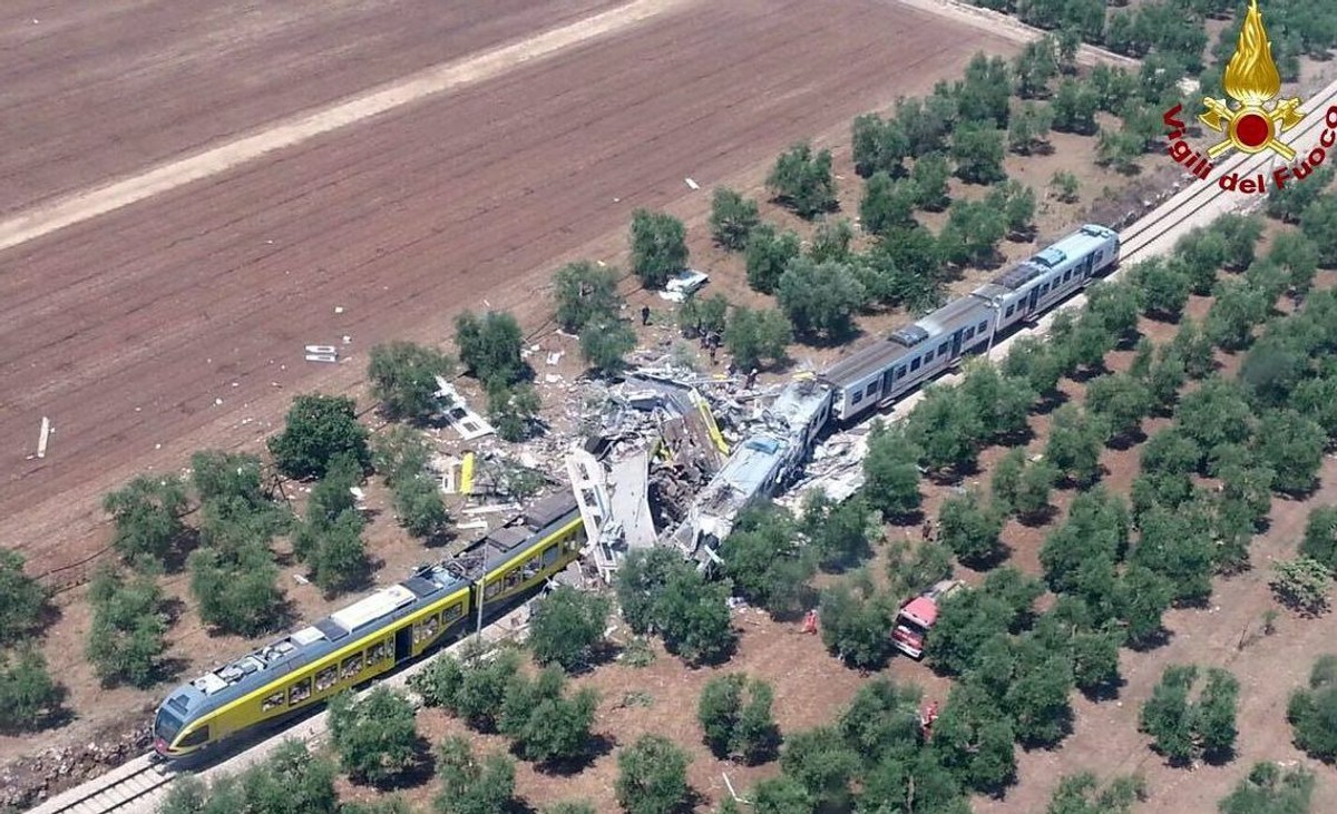 Czołowe zderzenie pociągów