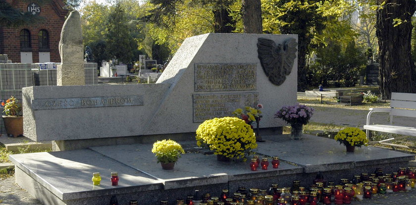 Kibice zebrali na remont grobów...