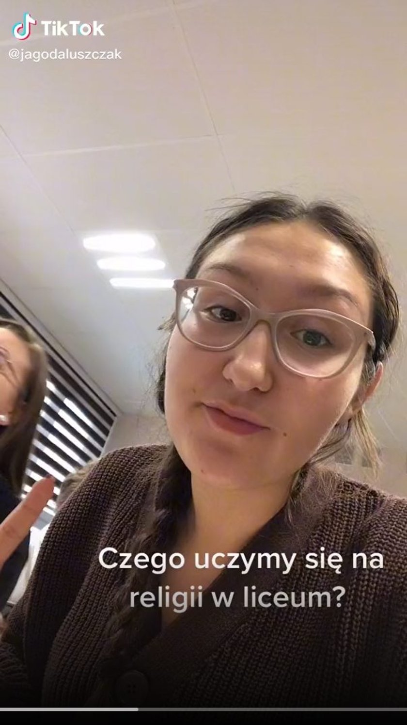 TikTok z lekcji religii. "Feminizm dezawuuje kobiecą subtelność i wdzięk"