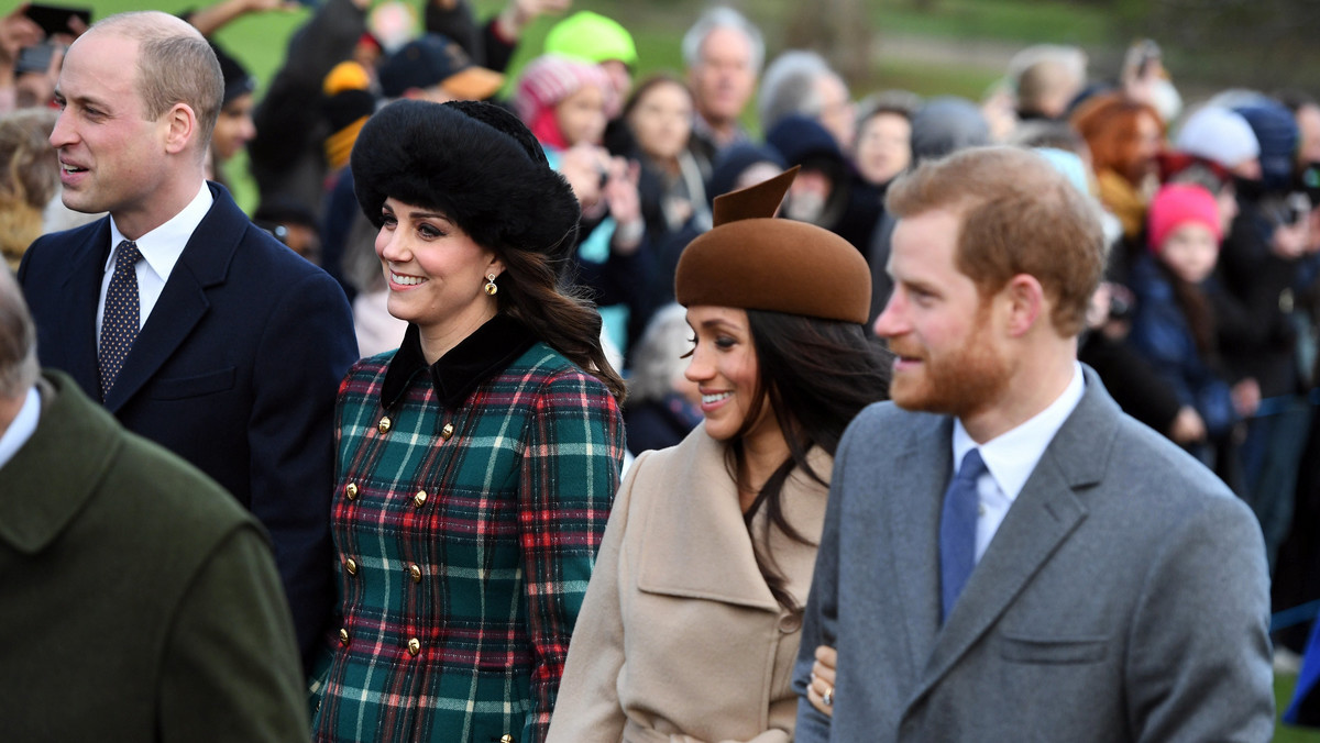 Karen Anvil udało się na jednym zdjęciu zmieścić dwie uśmiechnięte książęce pary. William i Kate oraz świeżo narzeczeni Harry i Meghan Markle, których uwieczniła na fotografii, mogą - jak ma nadzieję 39-latka - pomóc jej córce w... pójściu na uniwersytet - pisze BBC.