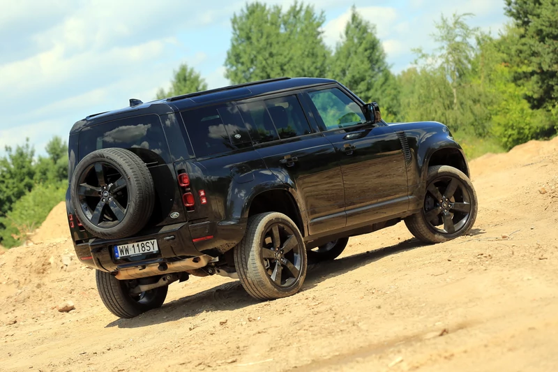 Land Rover Defender 110 