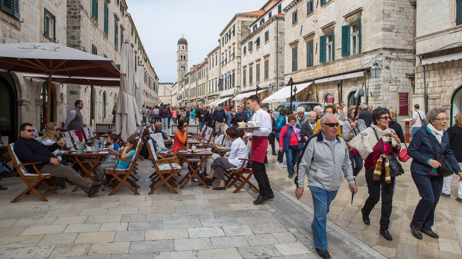 Komšije deru po ušima: Ceh za dve kafe u Dubrovniku 1.500 dinara