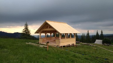 Tatry. Na Rusinowej Polanie stanęła nowa kaplica. Za kilka dni zostanie zdemontowana