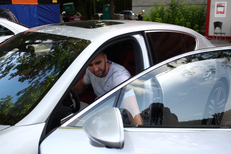 Marcin Gortat w porsche panamera