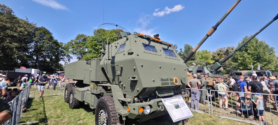 Zaprezentowano wyrzutnię rakiet HIMARS