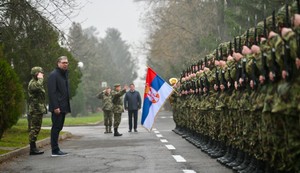 Vučić u obilasku kasarne "Mija Stanimirović" u Nišu