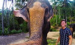 Słoń ukradł telefon i zrobił sobie selfie