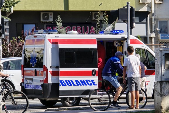 DEVOJKA PALA SA ŠESTOG SPRATA Užas u centru Beograda: U stanu bila sa svojim dečkom (22)