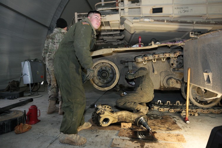 Wojska USA są rozmieszczane na tzw. wschodniej flance NATO w ramach operacji Atlantic Resolve, która jest elementem programu zwiększenia amerykańskiej obecności w Europie (European Reassurance Initiative – ERI), zainicjowanej w 2014 r. wobec rosyjskiej agresji na Ukrainie. Częścią operacji Atlantic Resolve były dotychczasowe pobyty amerykańskich pododdziałów w Polsce i sąsiednich krajach.