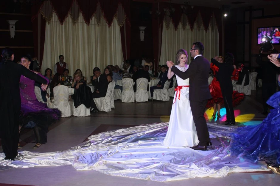 Mladenački ples na proslavi u Bakuu