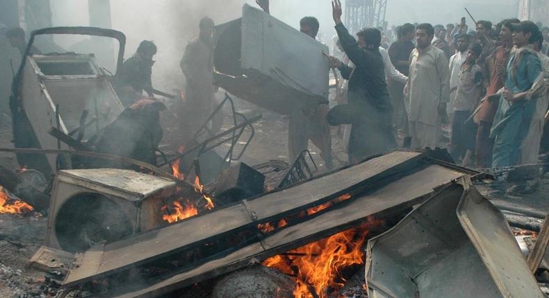 Muslim mobs attack a Christian area of Lahore after blasphemy allegations