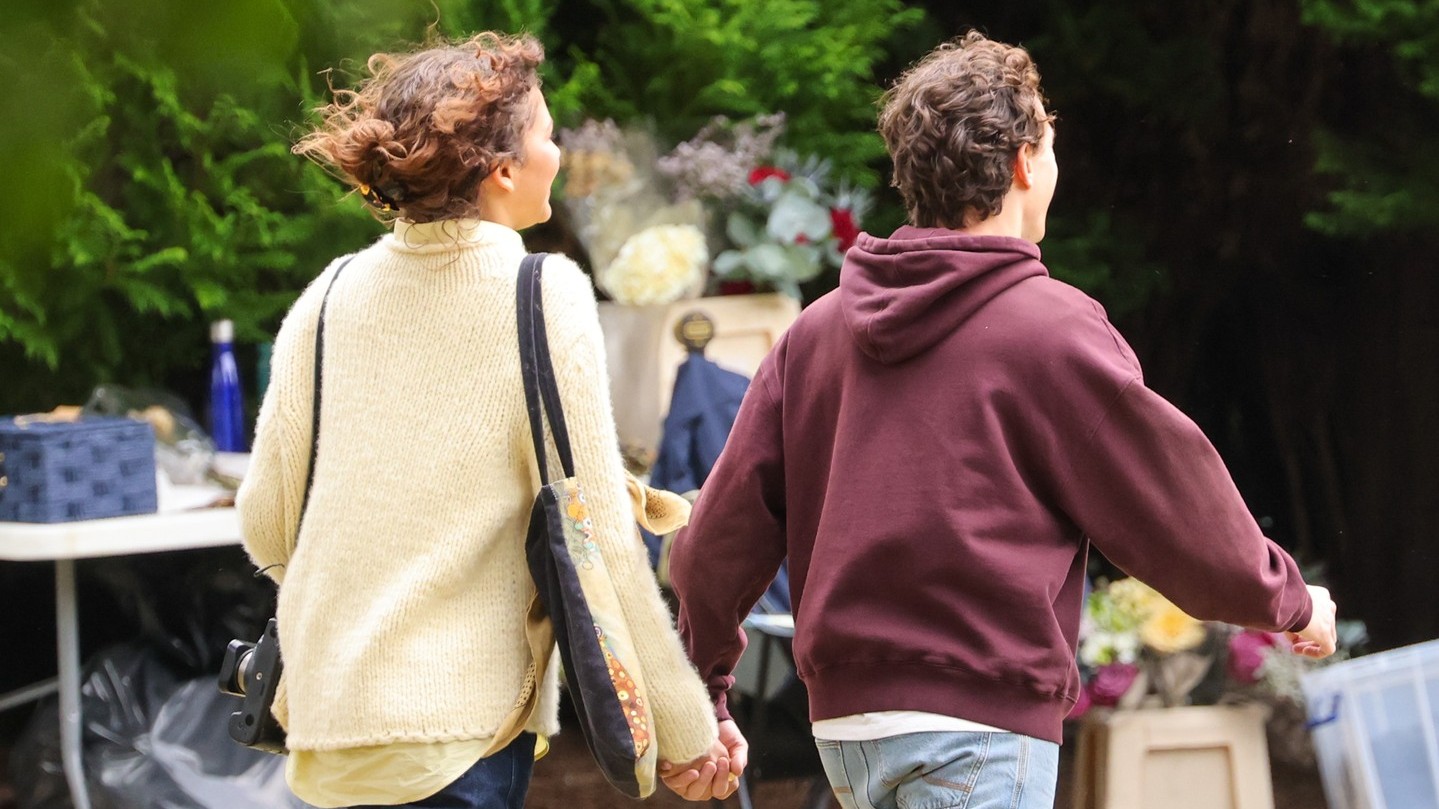 Herci Zendaya a Tom Holland počas natáčania filmu Spider-man v roku 2025