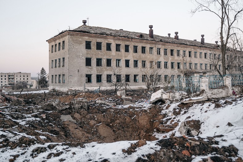 Zniszczenia w mieście Siewiersk w obwodzie donieckim (10 lutego).