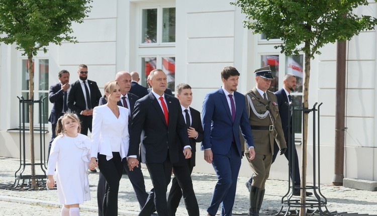 Dzieci Karola Nawrockiego czeka życiowa rewolucja. Gdzie będą się uczyć?