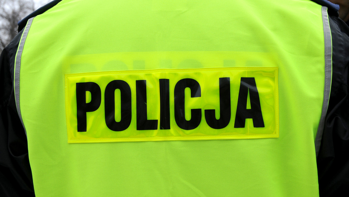 Świętokrzyscy policjanci zatrzymali w zeszły piątek dwie osoby, które po pijanemu podpalały samochody na terenie Kielc. Mężczyźni przyznali się do popełnionych czynów.