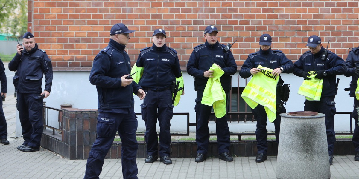 Policjanci mają do wybrania  ponad 2,5 miliona nadgodzin. Wszystko przez dużą liczbę wakatów.