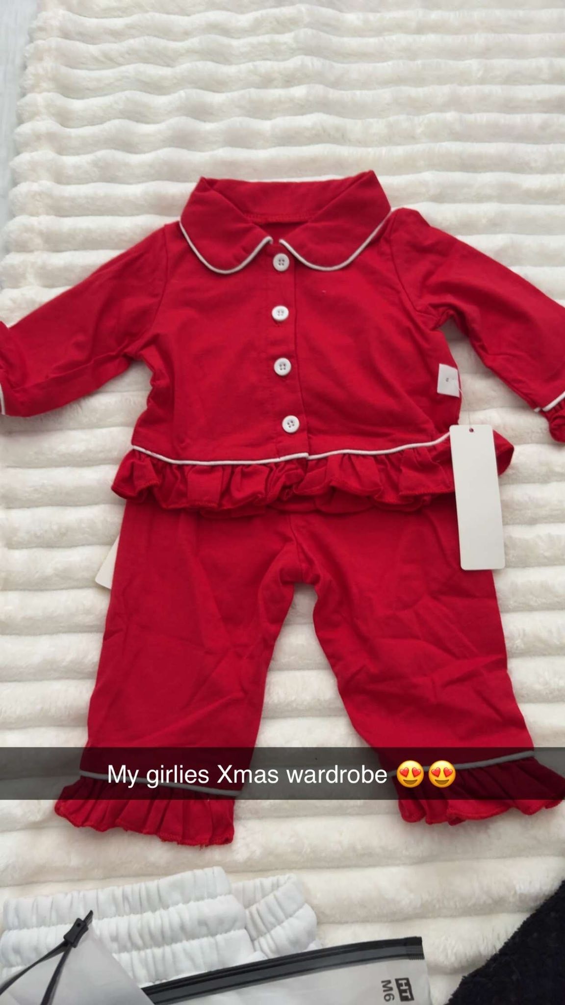 Kira nakúpila aj oblečenie.