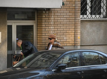 "VREME DA SE POVUČE" Koleginica o Vesni Zmijanac nakon što je digla prašinu IZNEMOGLIM NASTUPOM: "NE SEDIM I NE IZUVAM SE" (VIDEO)