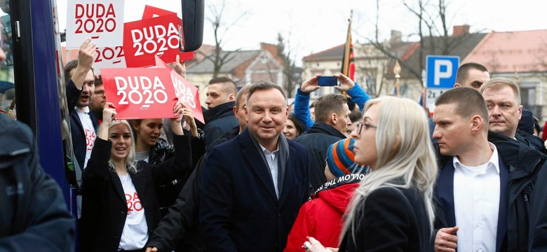 Nie będzie kary za transparent z hasłem "Mamy durnia za prezydenta"