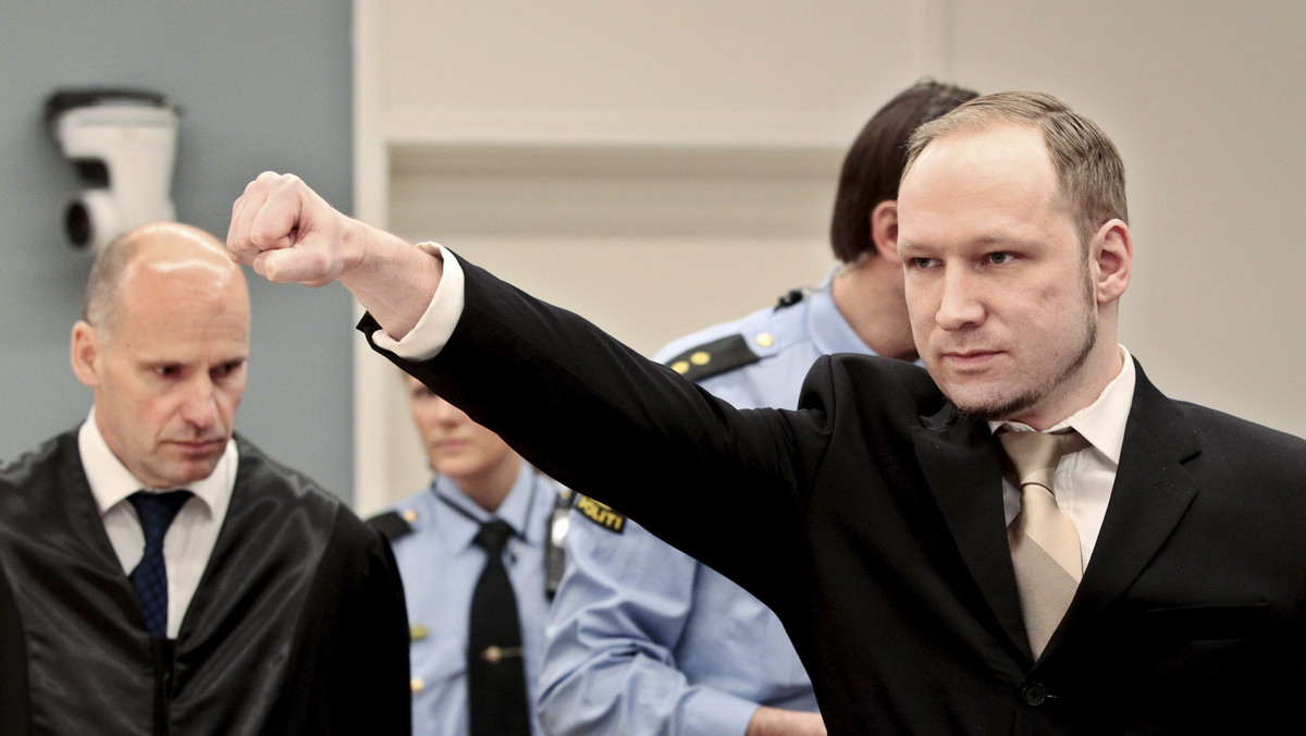 Gdyby Andersa Breivika sądzono w Polsce, to jego proces trwałby dłużej - w Norwegii planuje się, że potrwa 10 tygodni. - Na pewno nie krócej niż pół roku trwałby taki proces w Polsce - mówi Onetowi karnista prof. Marian Filar. A jak podkreśla mec. Jan Kocot, groziłaby mu też wyższa kara - w Norwegii 21 lat więzienia, w Polsce - dożywocie bądź umieszczenie w zakładzie psychiatrycznym do końca życia.