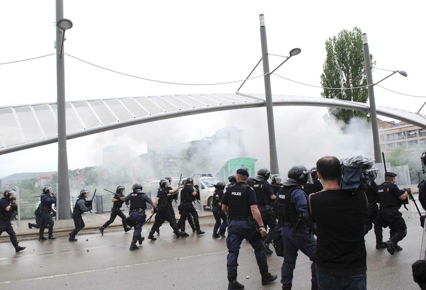 Euleks koristio suzavac: Most u K. Mitrovici