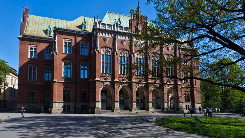 Senat Uniwersytetu Jagiellońskiego przegłosował dziś uchwałę w sprawie poszanowania ładu demokratycznego w Polsce. Za jej przyjęciem głosowały 52 osoby, a jedna wstrzymała się odgłosu.