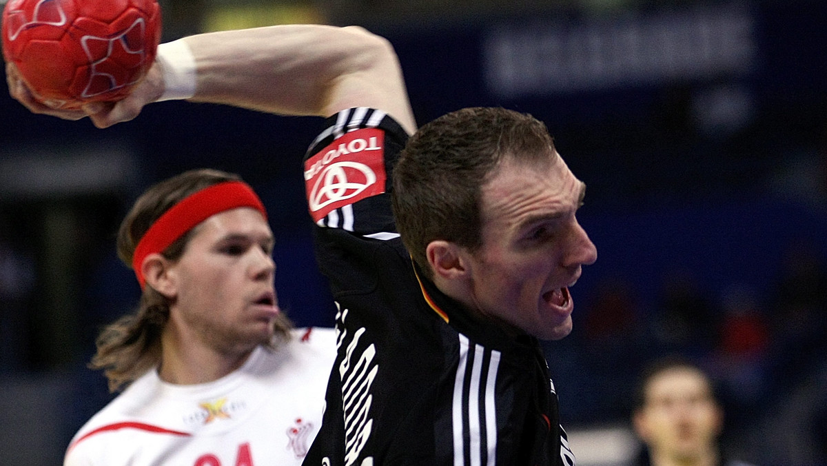 Reprezentacja Danii wygrała z Niemcami 28:26 (17:14) w meczu grupy I mistrzostw Europy w piłce ręcznej 2012, które odbywają się w Serbii. Dzięki takiemu rozstrzygnięciu nadzieje kadry Wenty na udział w półfinale zostały podtrzymane.
