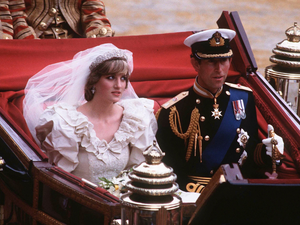 Diana hercegné bizarr kiegészítőt viselt az esküvői ruhája alatt, az oka összetöri a szívedet