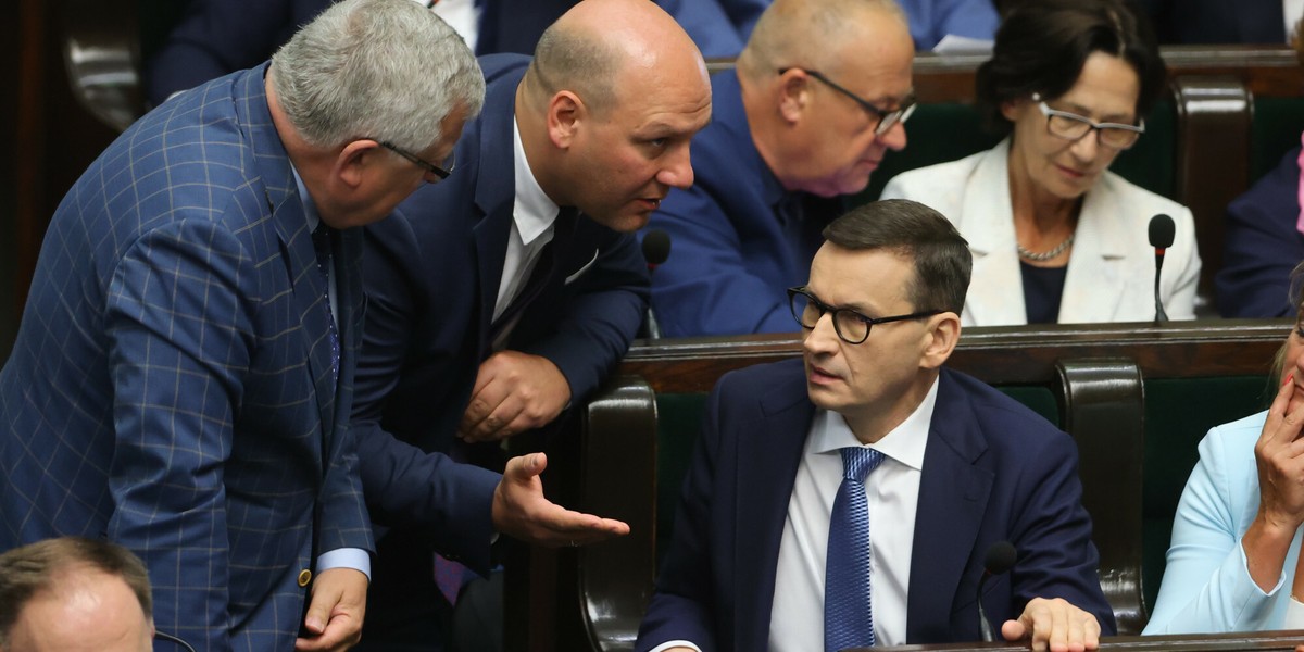 Minister ds. europejskich Szymon Szynkowski vel Sęk i premier Mateusz Morawiecki.