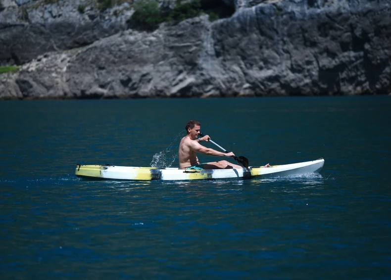 Zbog jakog vetra Luka ipak nije probao paraglajding, ali je zato uživao u vožnji kajaka 
