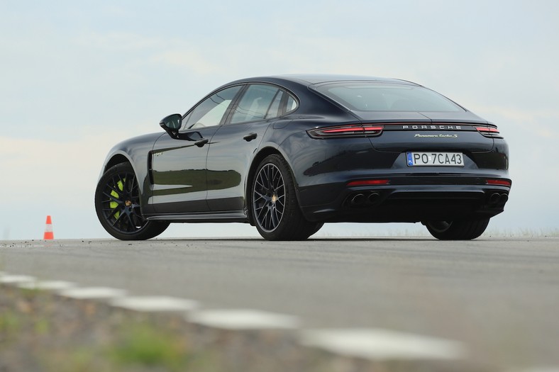 Porsche Panamera Turbo S EHybrid zwinny kolos (Test