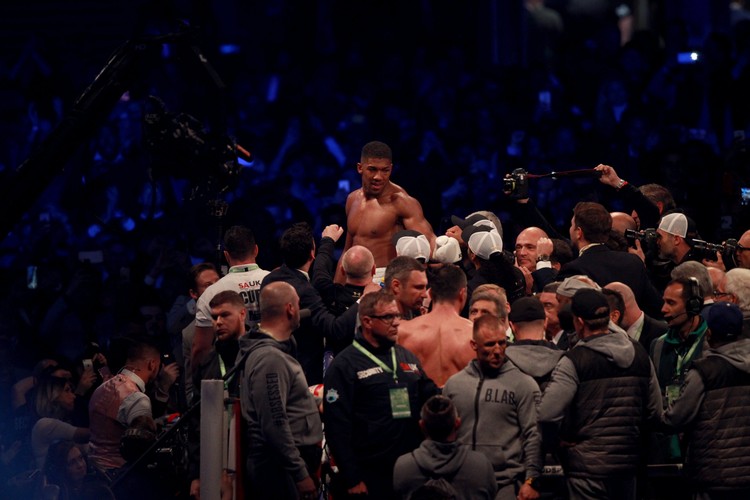 Joshua znokautował Kliczkę w walce gigantów. Brytyjczyk nowym mistrzem WBA, IBF i IBO