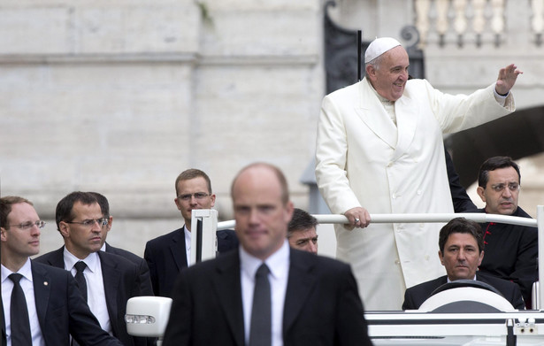 Papież apeluje o walkę z wirusem ebola