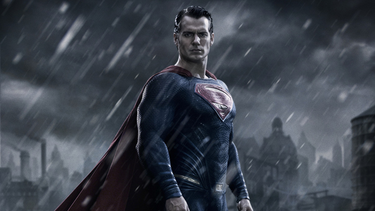 Superman przybył do Gotham City. W sieci pojawiło się pierwsze oficjalne zdjęcie z filmu "Batman v Superman: Dawn of Justice", które ukazuje Henry’ego Cavilla jako znanego superbohatera.