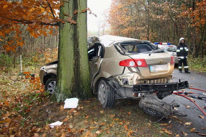 Zdjęcia. Tragiczny wypadek chevroleta