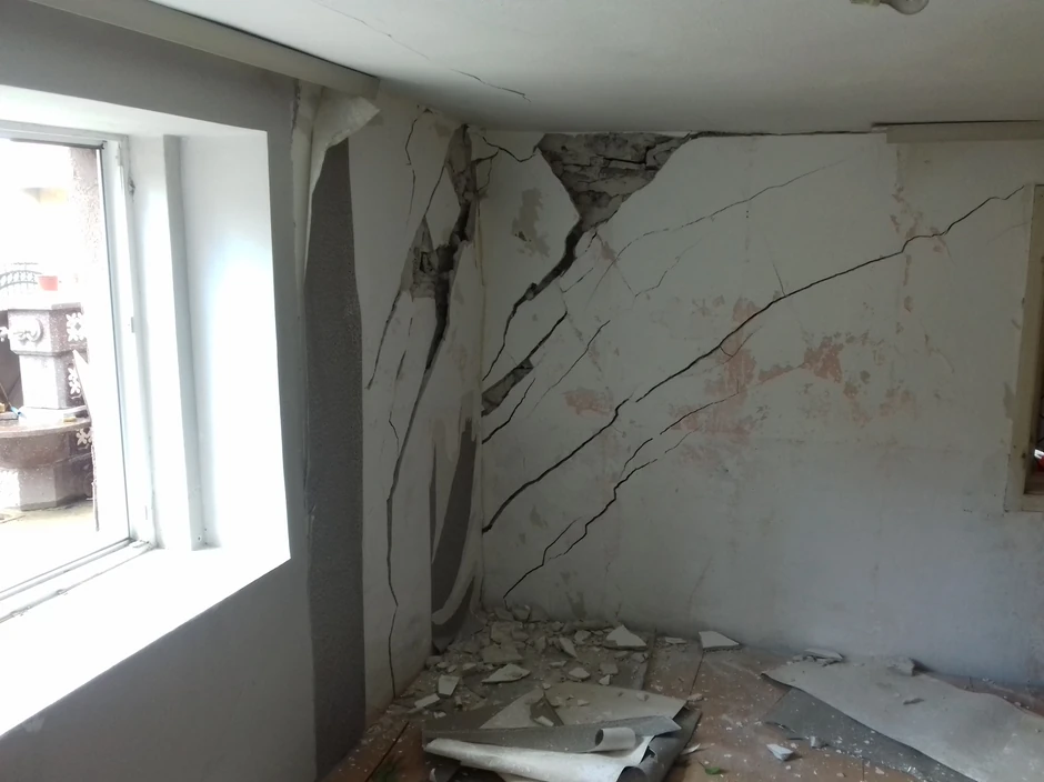 Ispucali zidovi na kući