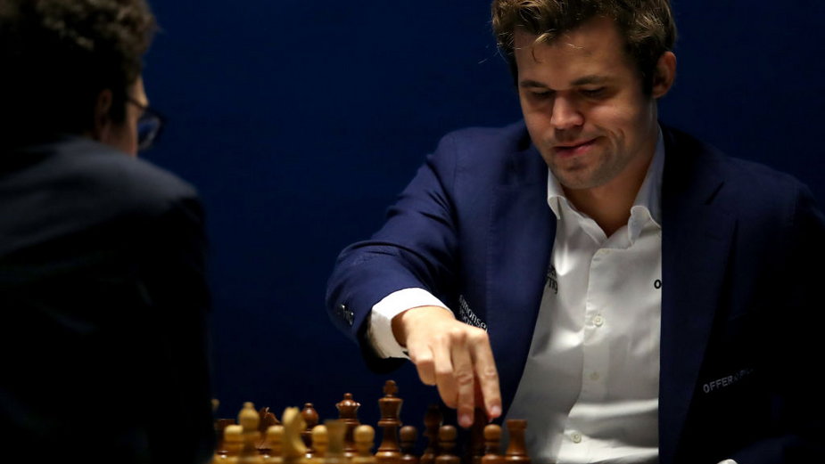 Magnus Carlsen jest mistrzem świata od 2013 r. Do tej pory tytuł obronił w trzech kolejnych meczach