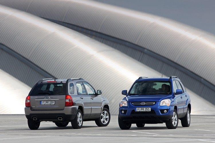 Co nowego? Dwukolorowe zderzaki, zmienione lampy i ciekawsze felgi aluminiowe