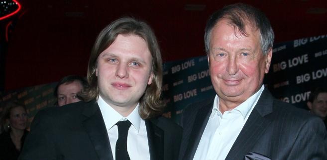 <b>Miejsce 6: Jerzy Starak z majątkiem szacowanym na 3 mld zł. </b><br />Właściciel największej polskiej firmy farmaceutycznej Polpharma, do której dokupił warszawską Polfę, a wcześniej spółki w Turcji i Kazachstanie. Poza branżą farmaceutyczną inwestuje w przemysł spożywczy. Posiada udziały w ZT Kruszwica oraz w Herbapolu Lublin (największym producencie herbatek ziołowych w Polsce). W kwietniu kupił zakłady zielarskie Herbapol w Pruszkowie.