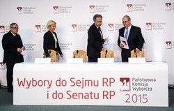 PKW ujawnia frekwencję. Najwyższa w Małopolsce. Był też incydent z bronią