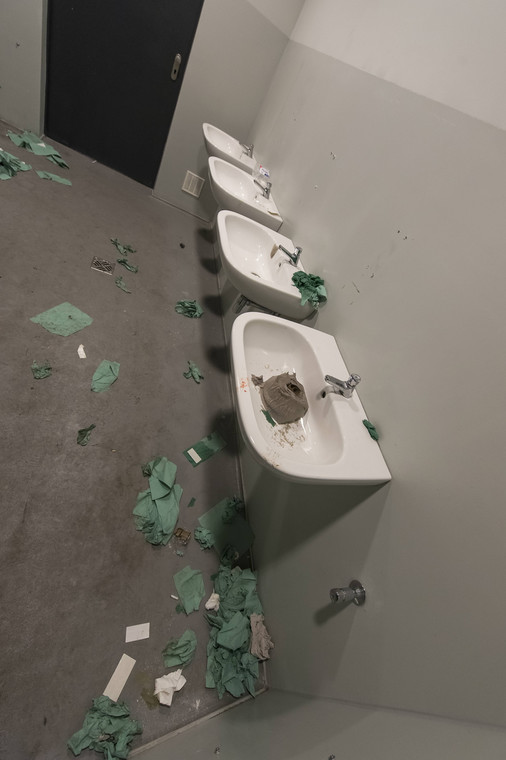 Tak wyglądały toalety na stadionie we Wrocławiu po wizycie kiboli Zagłębia
