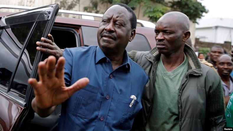 A file photo of Raila Odinga alighting from a vehicle