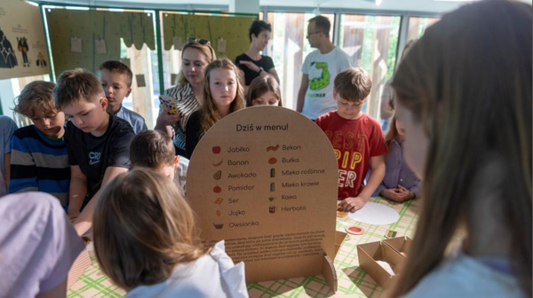 EkoEksperymentarium to interaktywna zabawa dla najmłodszych, która w ciekawy sposób prezentuje wiedzę z zakresu ekologii.