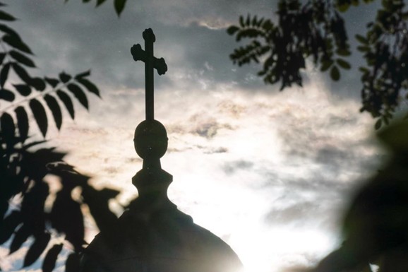 PUCANO NA PRAVOSLAVNI KRST I GROBLJE U TRAVNIKU Oglasio se Odbor za zaštitu prava Srba