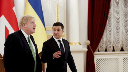 Kijev üzent Londonnak és Washingtonnak: újabb fegyveres támogatást szeretne – „Az egész világot mozgósítani fogjuk”