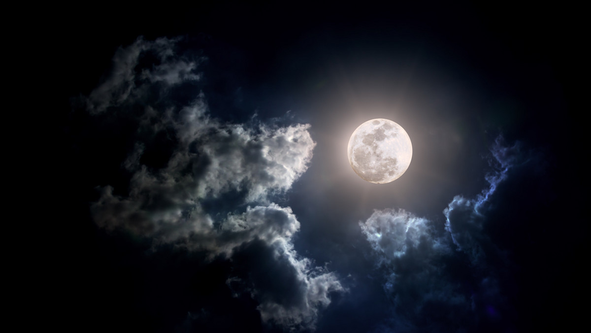 W dzisiejszą noc przyroda przygotowała atrakcję dla miłośników astronomii i kosmosu. Na niebie można będzie dostrzec widowiskową konfigurację ciał niebieskich: Księżyc zbliży się do bardzo jasnej planety – Jowisza.