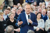 Donald Tusk podczas spotkania z mieszkańcami Chełmna, 3 kwietnia 2023 r.