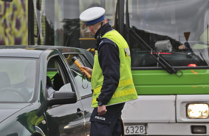 Pijana kobieta wiozła dziecko i matkę