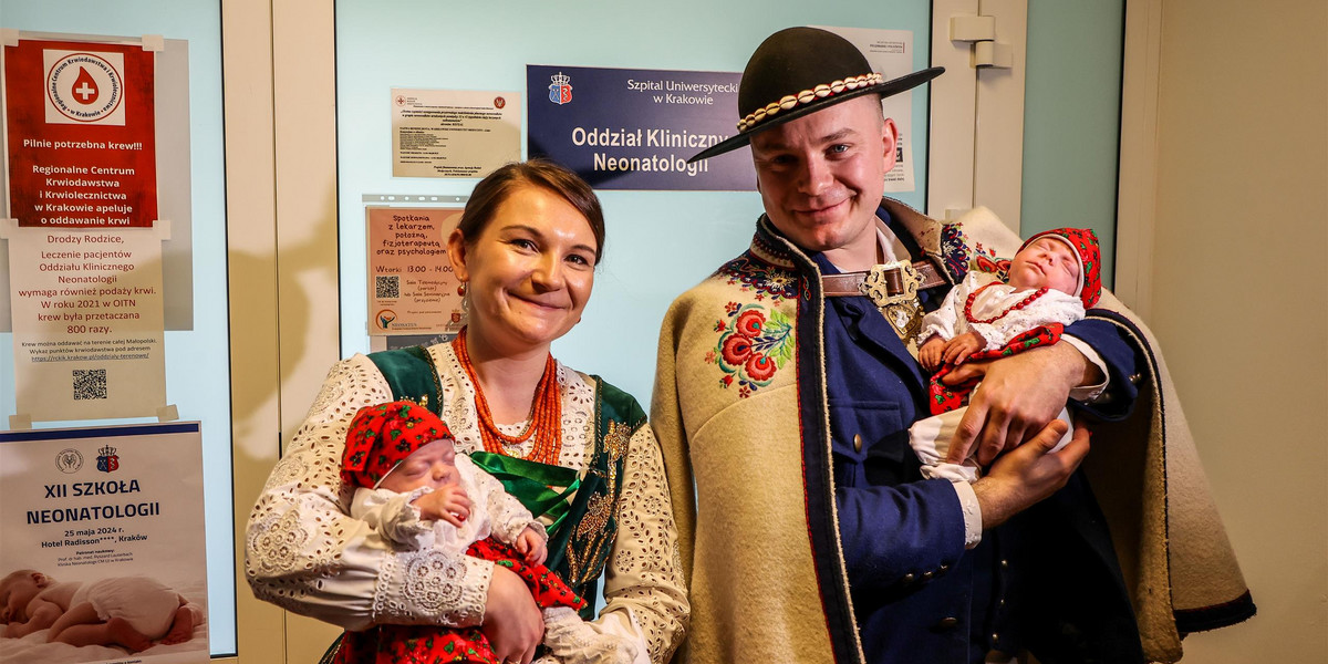 Szczęśliwi rodzice czworaczków. We wtorek Agnieszka i Anielka opuściły krakowski szpital.